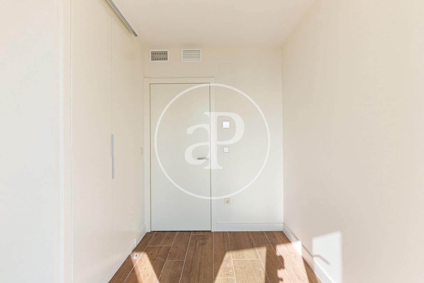 3 soverom Leilighet til leie i Valencia by med svømmebasseng - € 5 300 (Ref: 9103129)