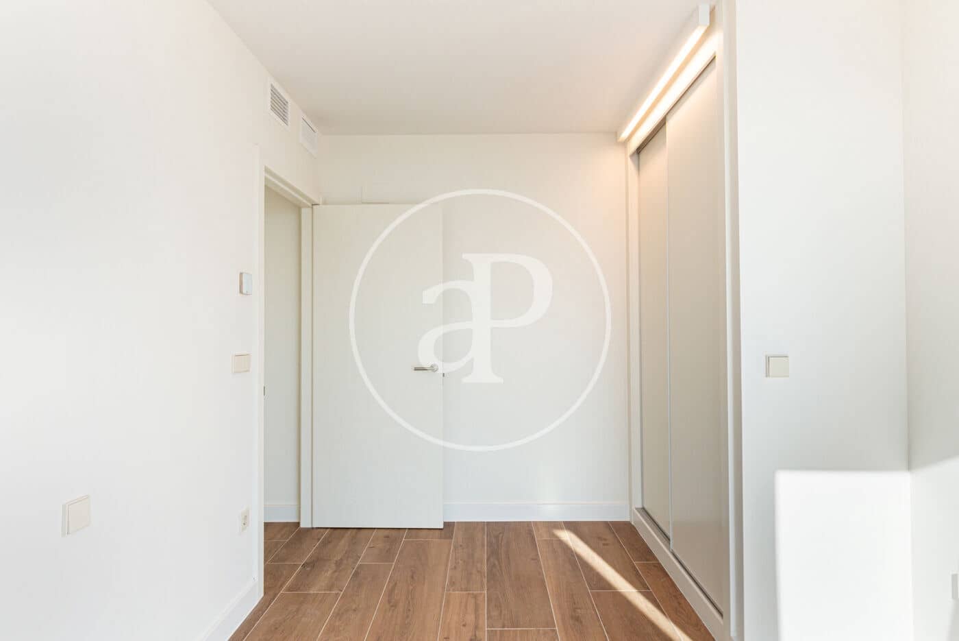 3 soverom Leilighet til leie i Valencia by med svømmebasseng - € 5 300 (Ref: 9103129)