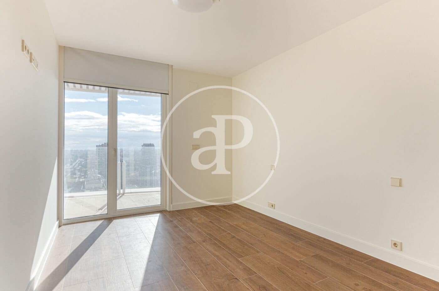 3 soverom Leilighet til leie i Valencia by med svømmebasseng - € 5 300 (Ref: 9103129)