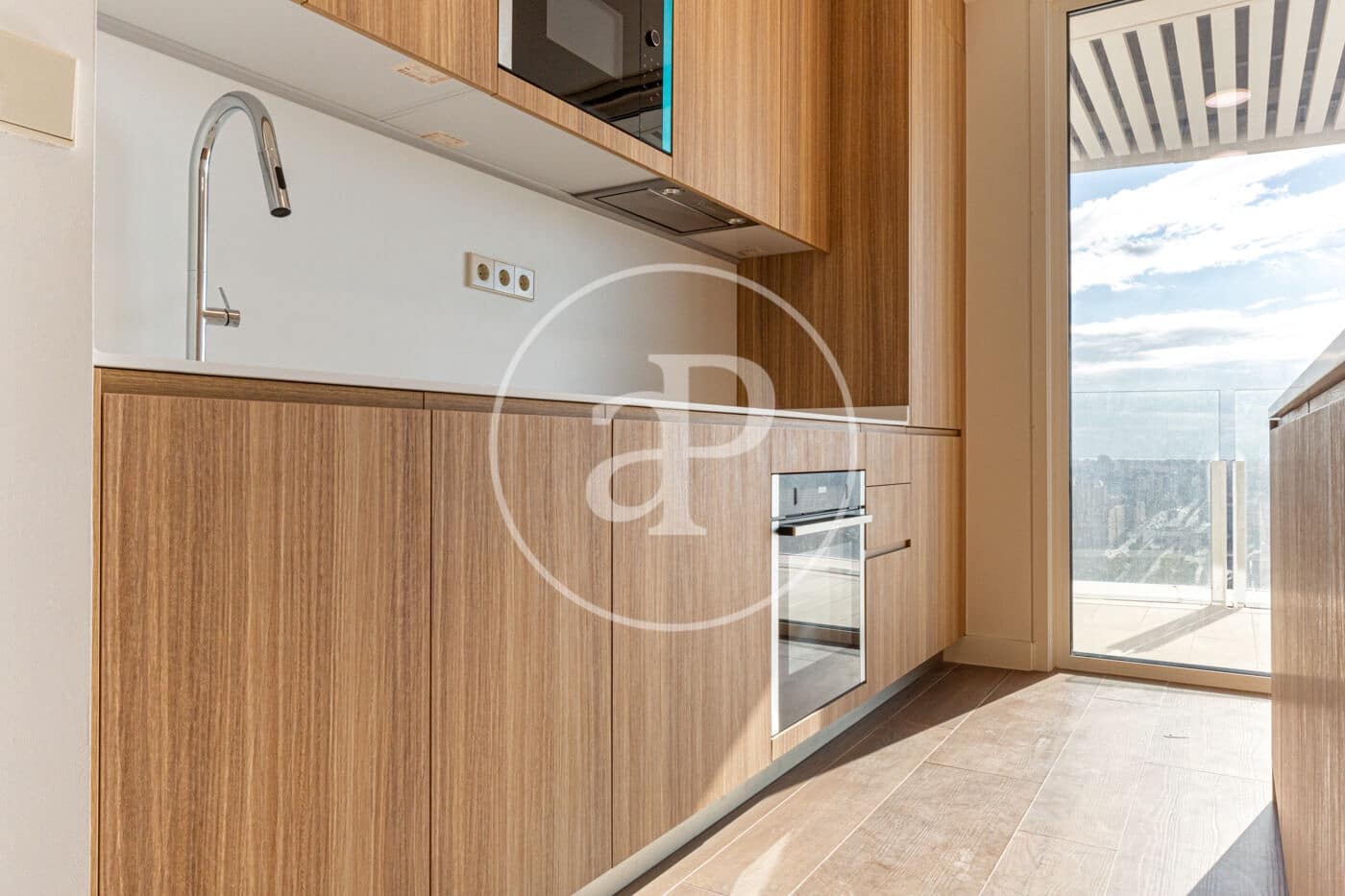 3 soverom Leilighet til leie i Valencia by med svømmebasseng - € 5 300 (Ref: 9103129)