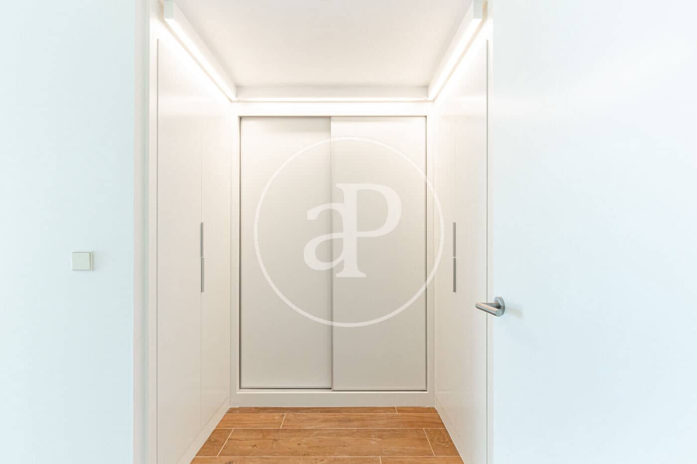 3 soverom Leilighet til leie i Valencia by med svømmebasseng - € 5 300 (Ref: 9103129)