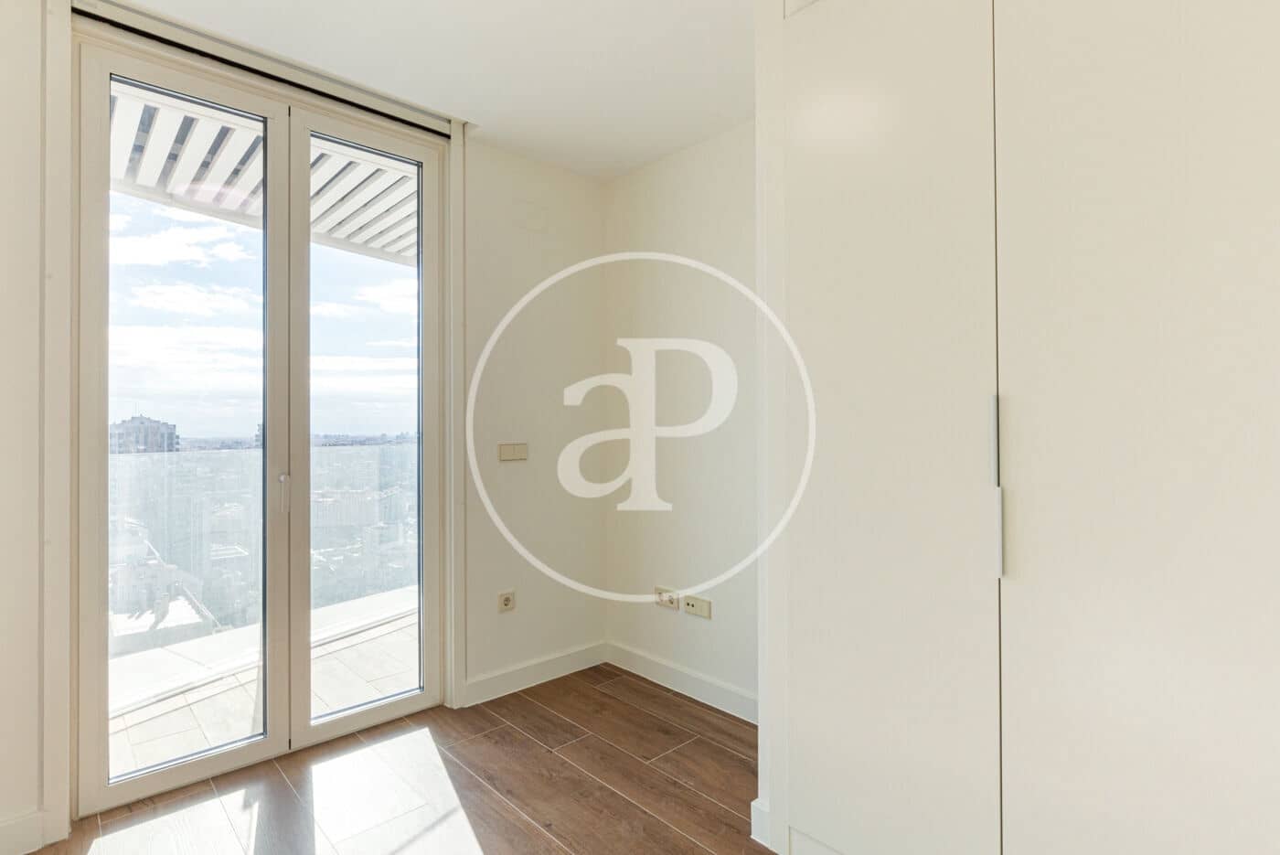 3 soverom Leilighet til leie i Valencia by med svømmebasseng - € 5 300 (Ref: 9103129)