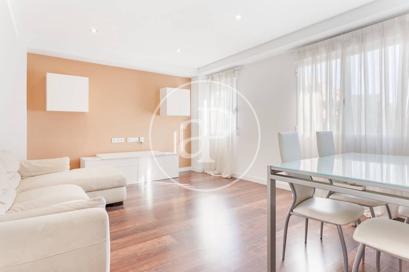 2 bedroom Apartment for rent in Valencia city - € 1,200 (Ref: 9108967)