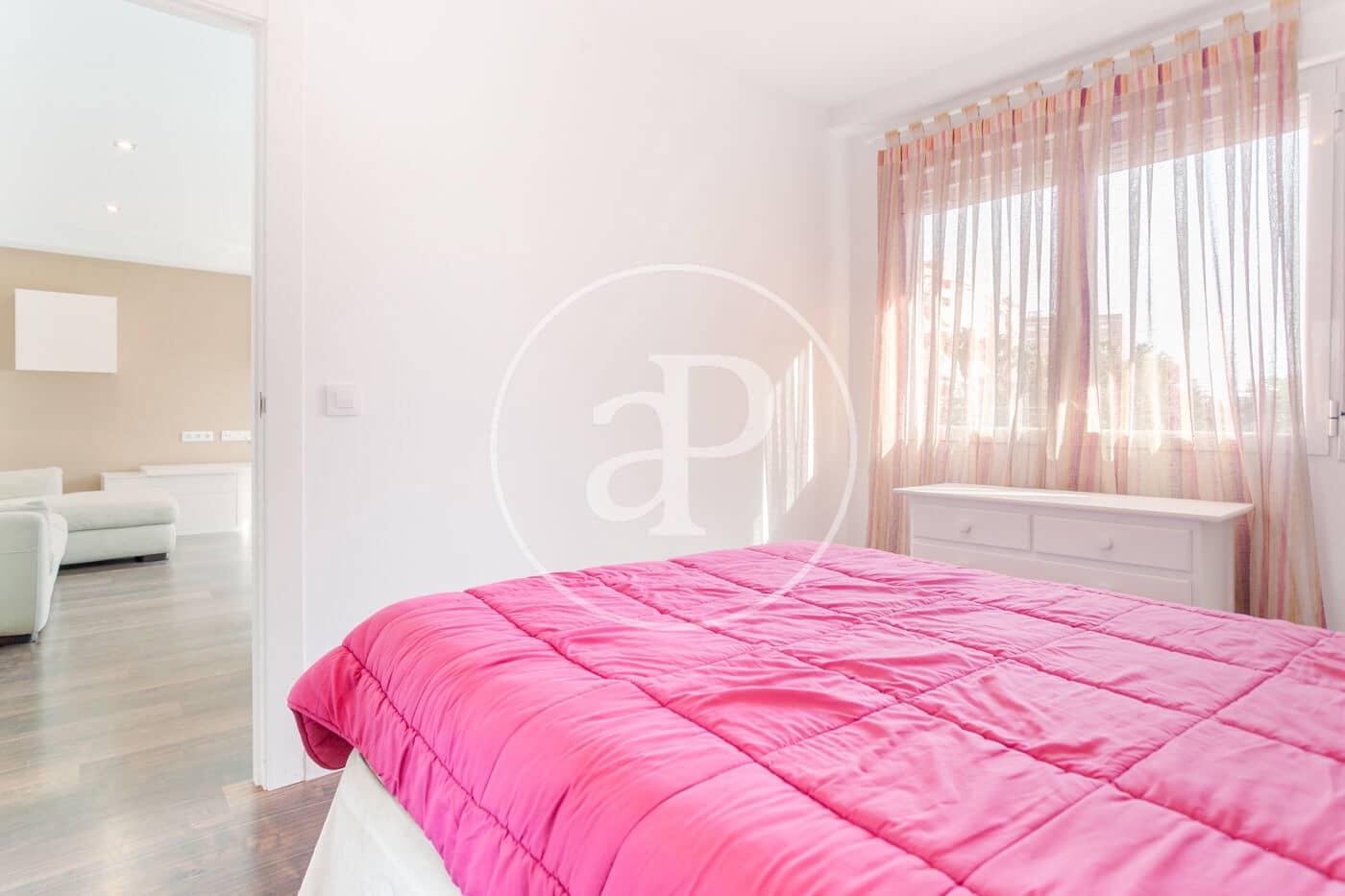 2 bedroom Apartment for rent in Valencia city - € 1,200 (Ref: 9108967)