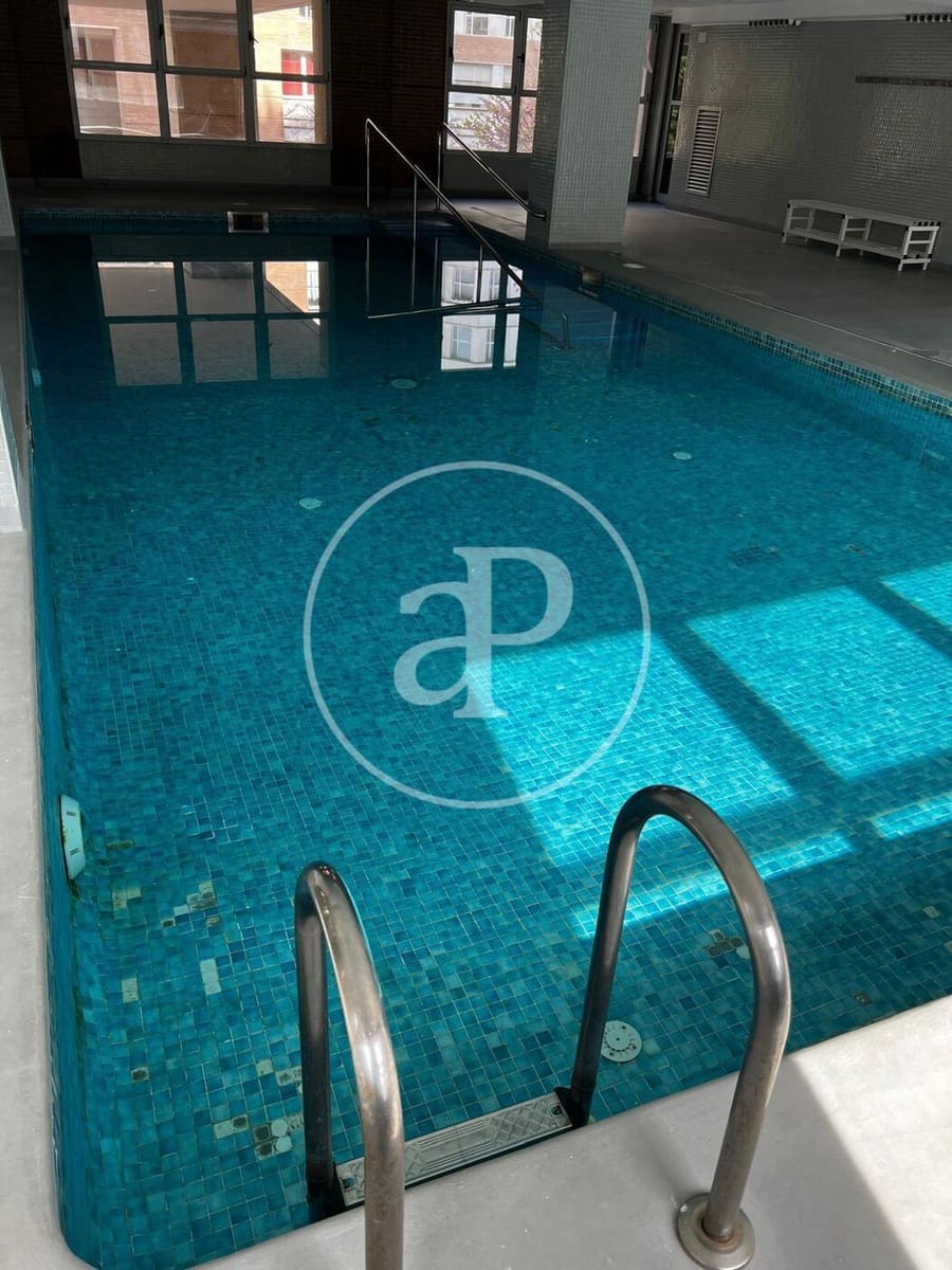 3 bedroom Penthouse for rent in Valencia city with pool - € 2,250 (Ref: 9110593)