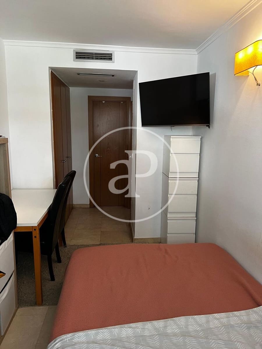 3 bedroom Penthouse for rent in Valencia city with pool - € 2,250 (Ref: 9110593)