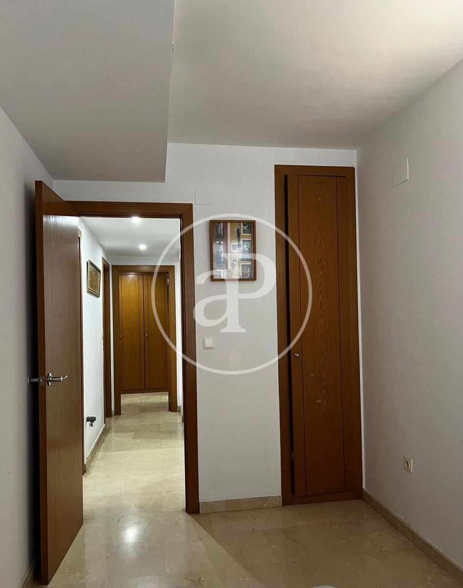 3 bedroom Penthouse for rent in Valencia city with pool - € 2,250 (Ref: 9110593)