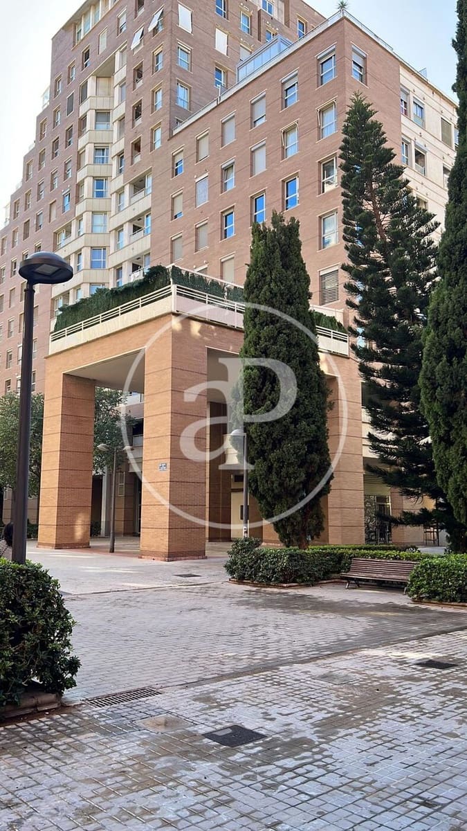 3 bedroom Penthouse for rent in Valencia city with pool - € 2,250 (Ref: 9110593)