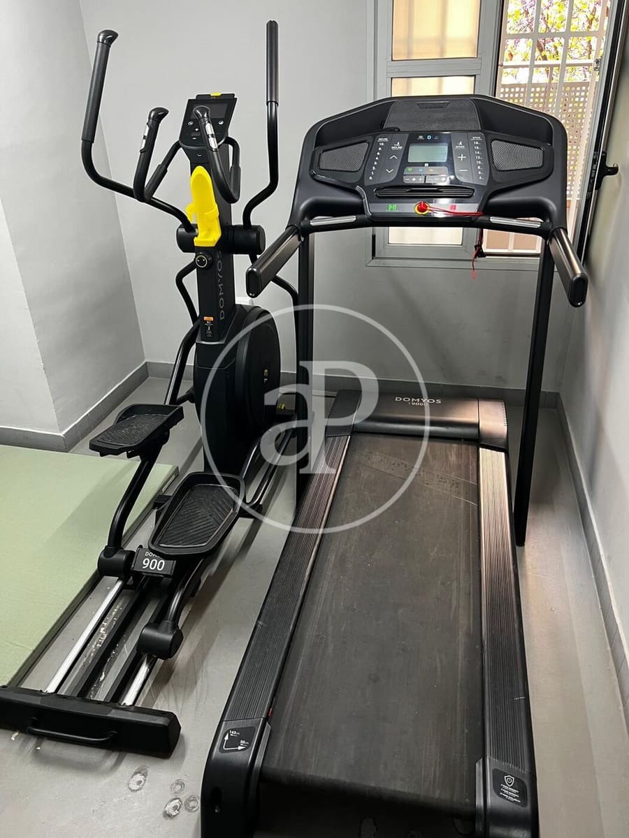 3 bedroom Penthouse for rent in Valencia city with pool - € 2,250 (Ref: 9110593)