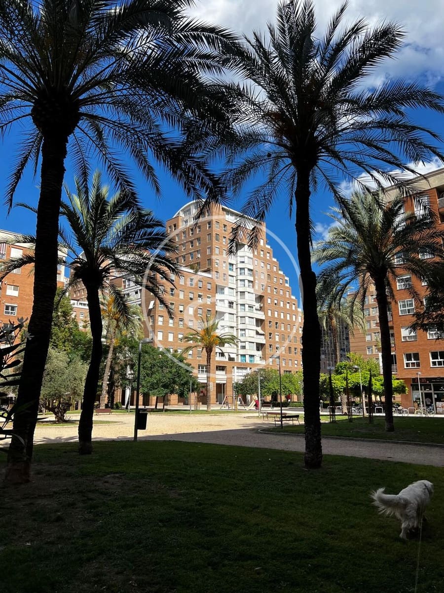 3 bedroom Penthouse for rent in Valencia city with pool - € 2,250 (Ref: 9110593)