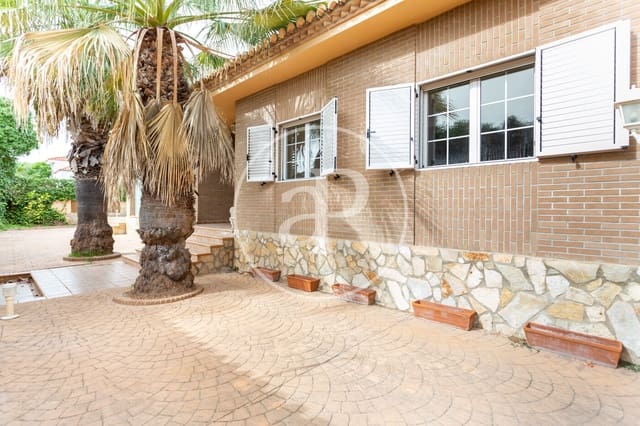 5 bedroom Villa for rent in La Cañada, Paterna with pool - € 3,000 (Ref: 9110594)