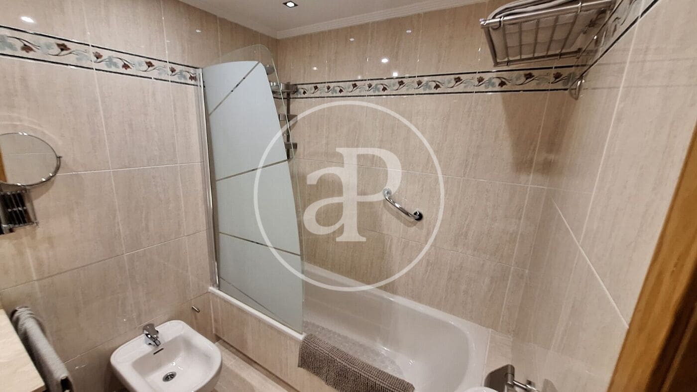 4 camera da letto Appartamento da affittare in Valencia citta con piscina - 2.200 € (Rif: 9110596)