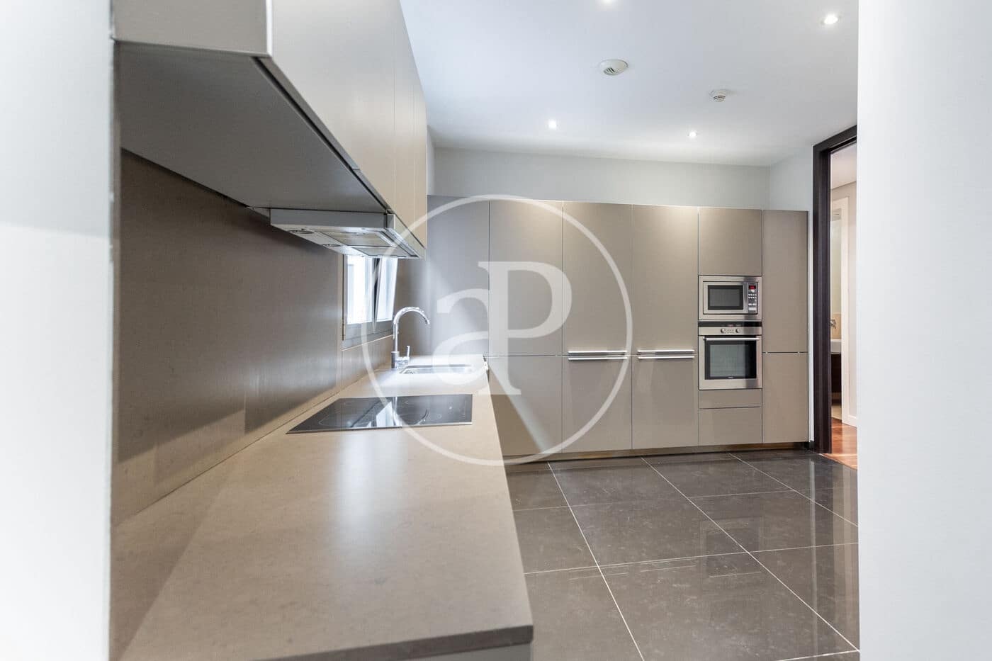 2 sypialnia Apartament do wynajęcia w Miasto Walencja - 2 500 € (Ref: 9112589)