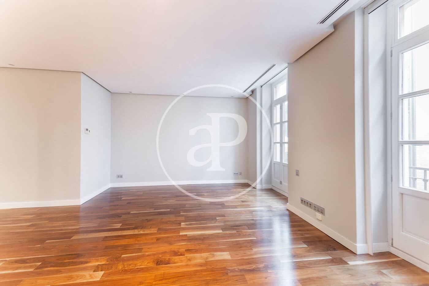 2 sypialnia Apartament do wynajęcia w Miasto Walencja - 2 500 € (Ref: 9112589)