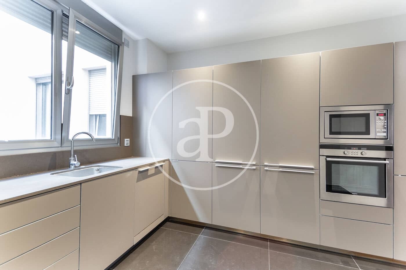 2 sypialnia Apartament do wynajęcia w Miasto Walencja - 2 500 € (Ref: 9112589)