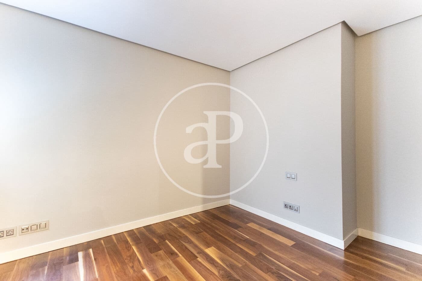 2 sypialnia Apartament do wynajęcia w Miasto Walencja - 2 500 € (Ref: 9112589)