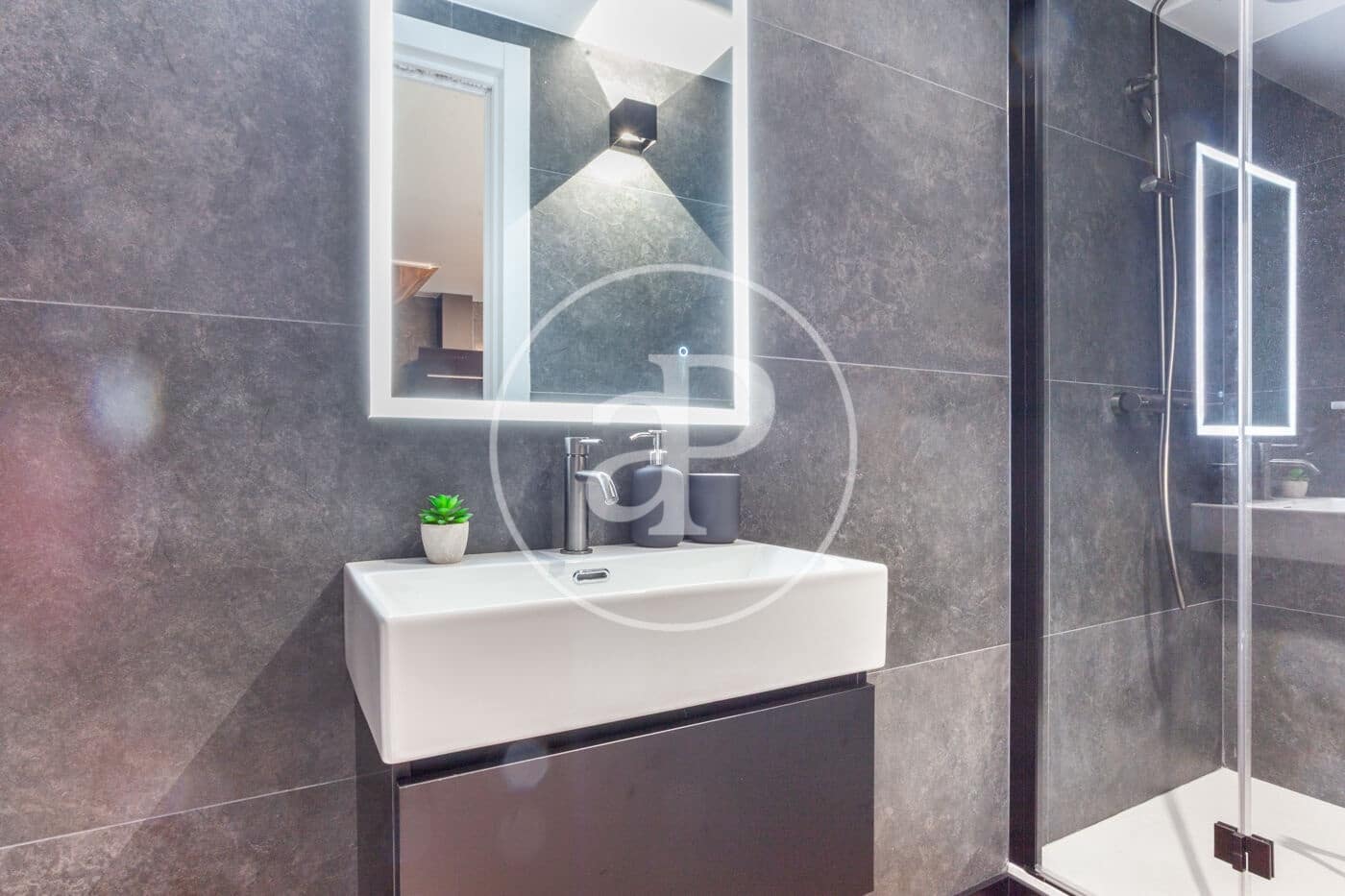 Penthouse de 1 chambre à louer à Valence ville - 1 700 € (Ref: 9112598)