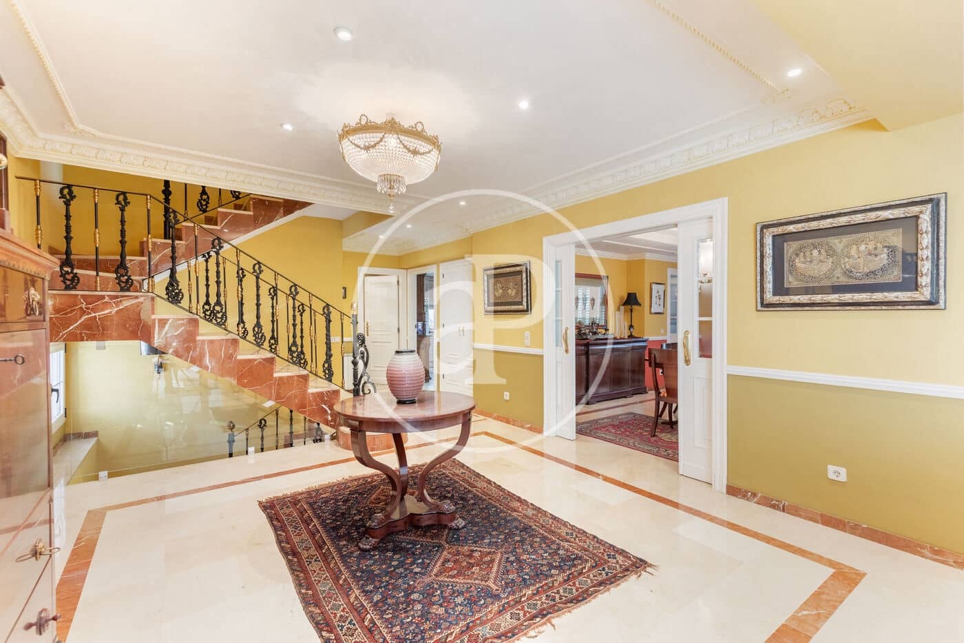 5 bedroom Villa for sale in Chiva - € 890,000 (Ref: 9118984)