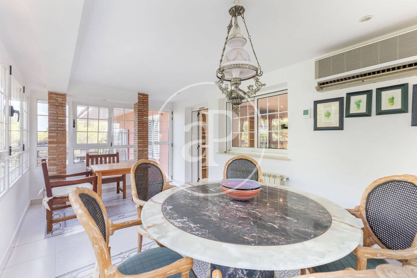 5 bedroom Villa for sale in Chiva - € 890,000 (Ref: 9118984)