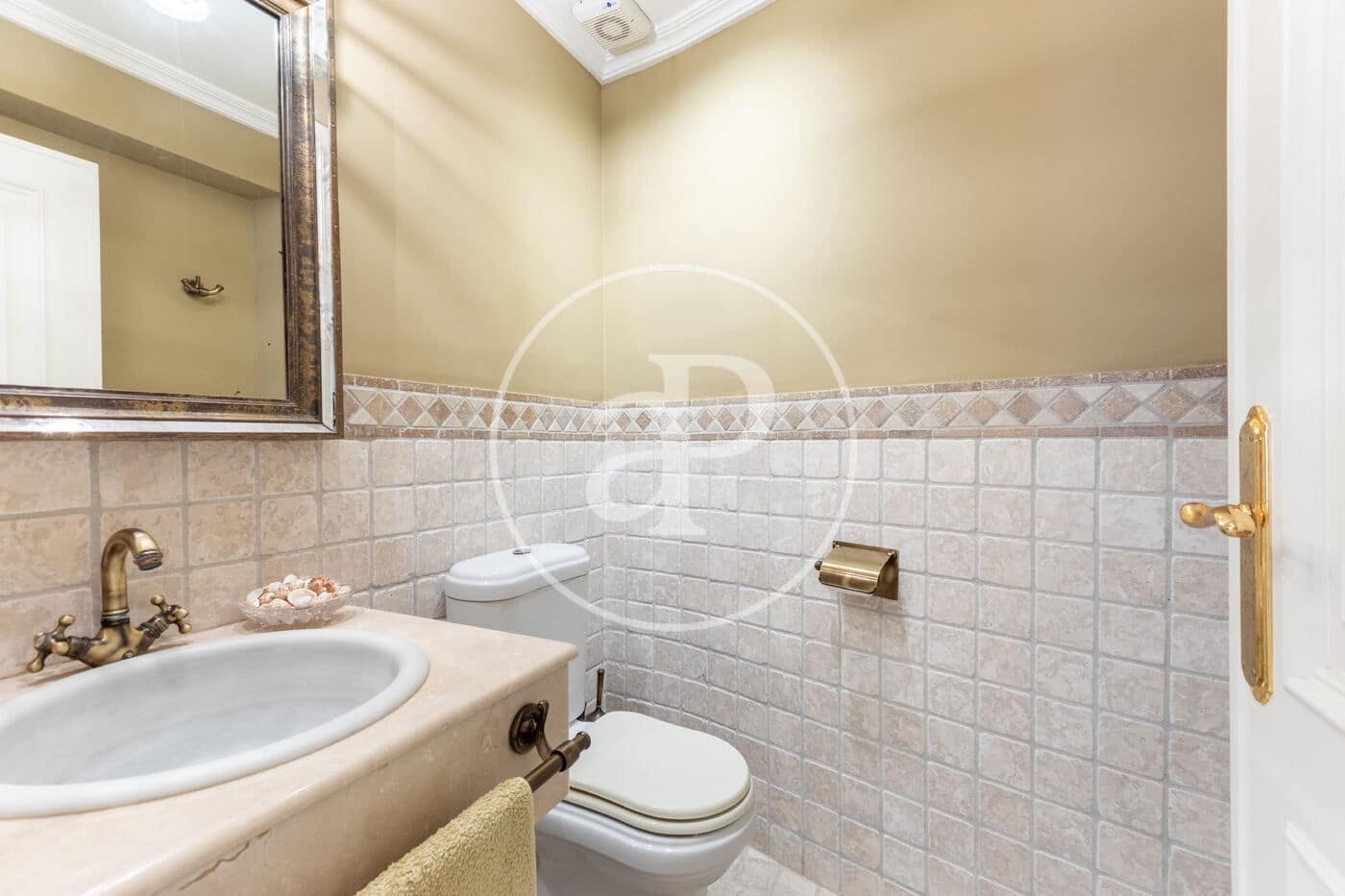 5 bedroom Villa for sale in Chiva - € 890,000 (Ref: 9118984)