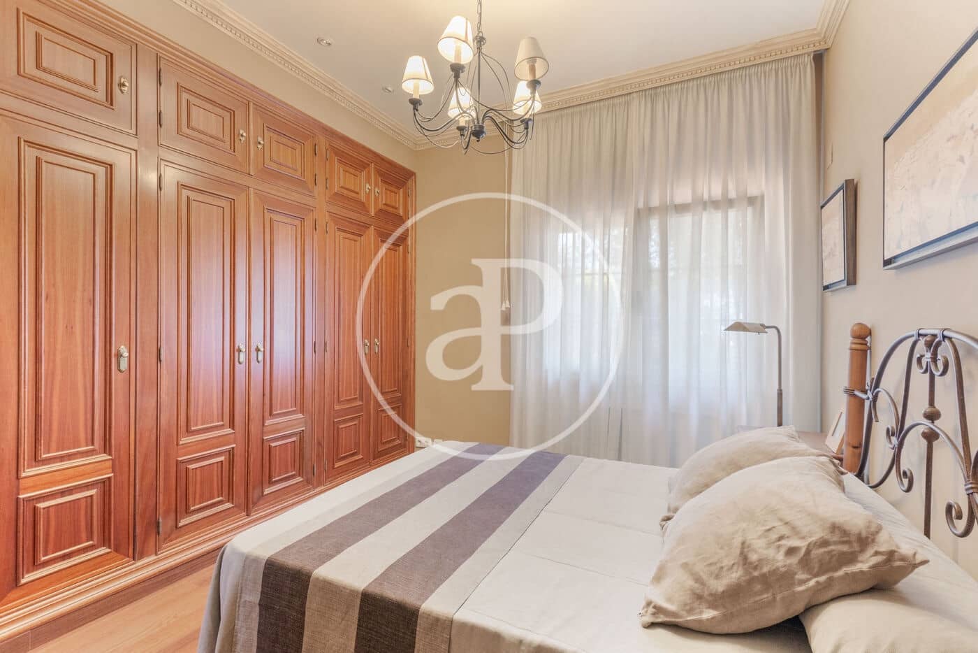 5 bedroom Villa for sale in Chiva - € 890,000 (Ref: 9118984)