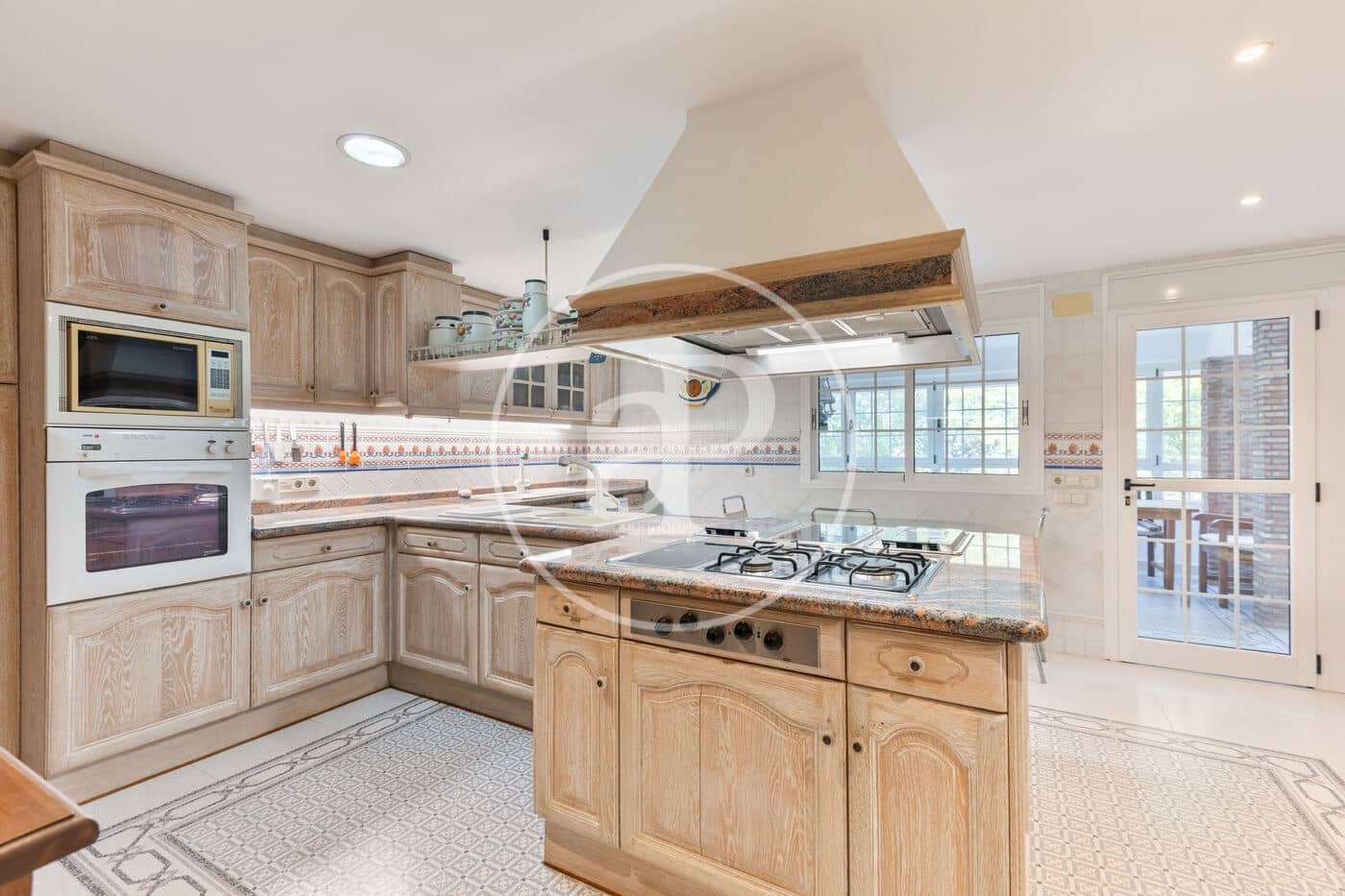 5 bedroom Villa for sale in Chiva - € 890,000 (Ref: 9118984)