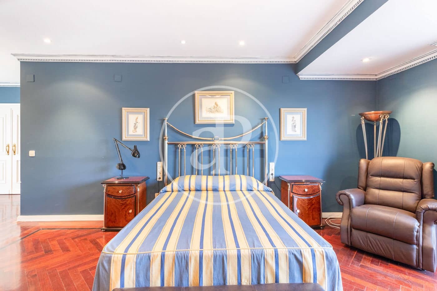 5 bedroom Villa for sale in Chiva - € 890,000 (Ref: 9118984)