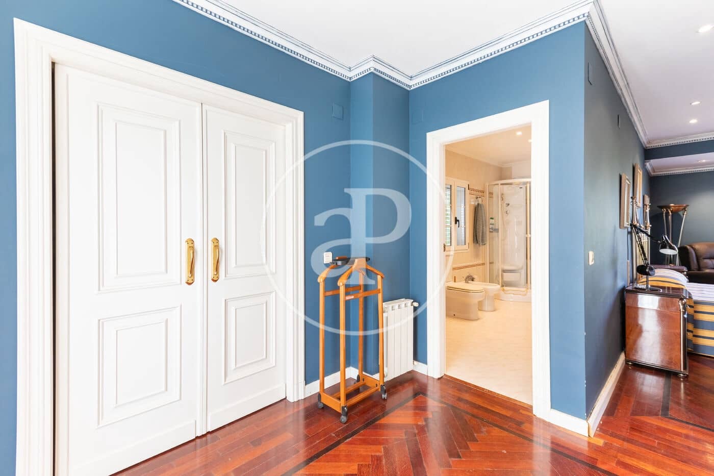 5 bedroom Villa for sale in Chiva - € 890,000 (Ref: 9118984)