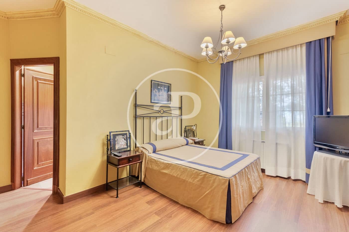 5 bedroom Villa for sale in Chiva - € 890,000 (Ref: 9118984)