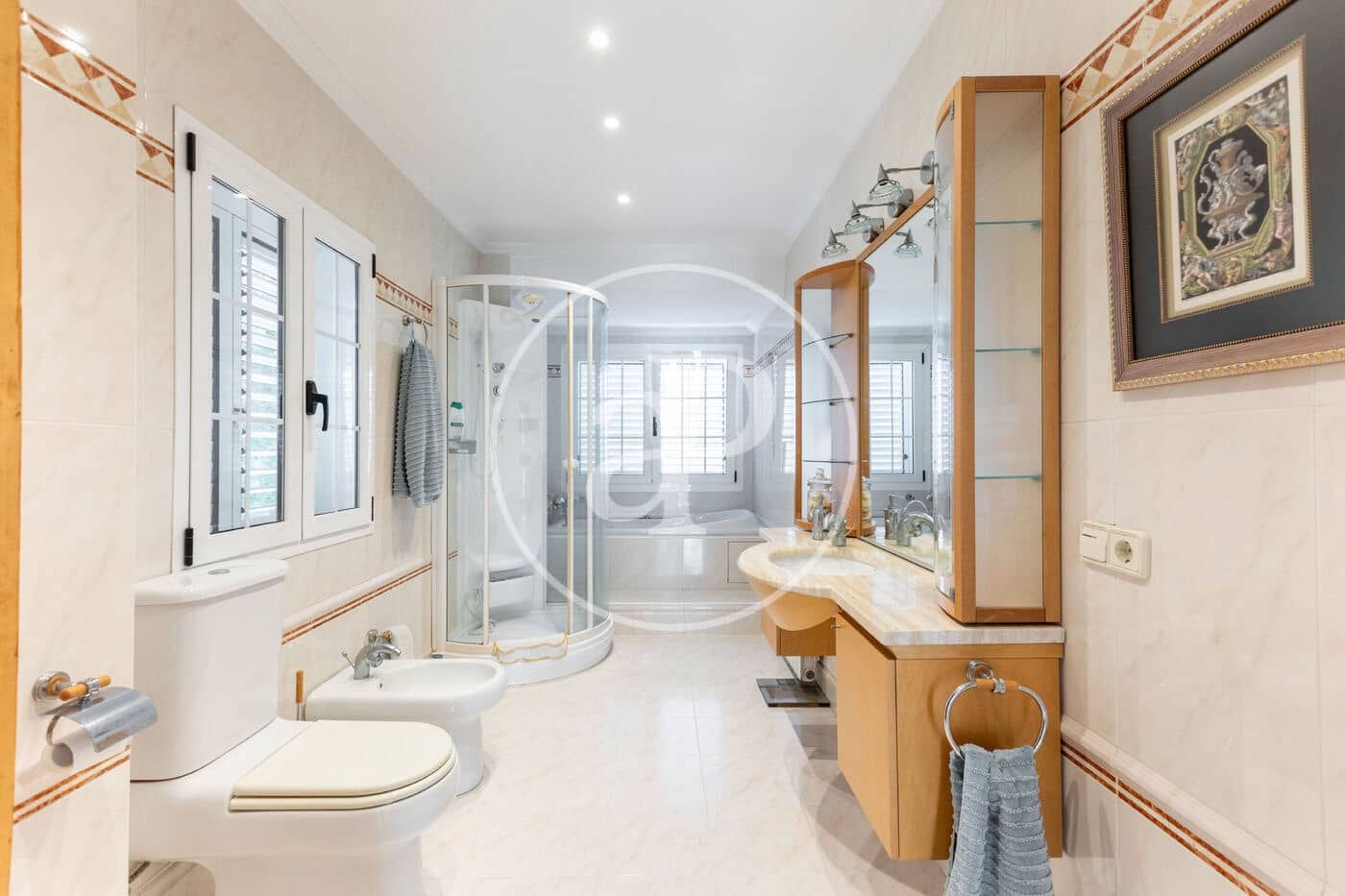 5 bedroom Villa for sale in Chiva - € 890,000 (Ref: 9118984)