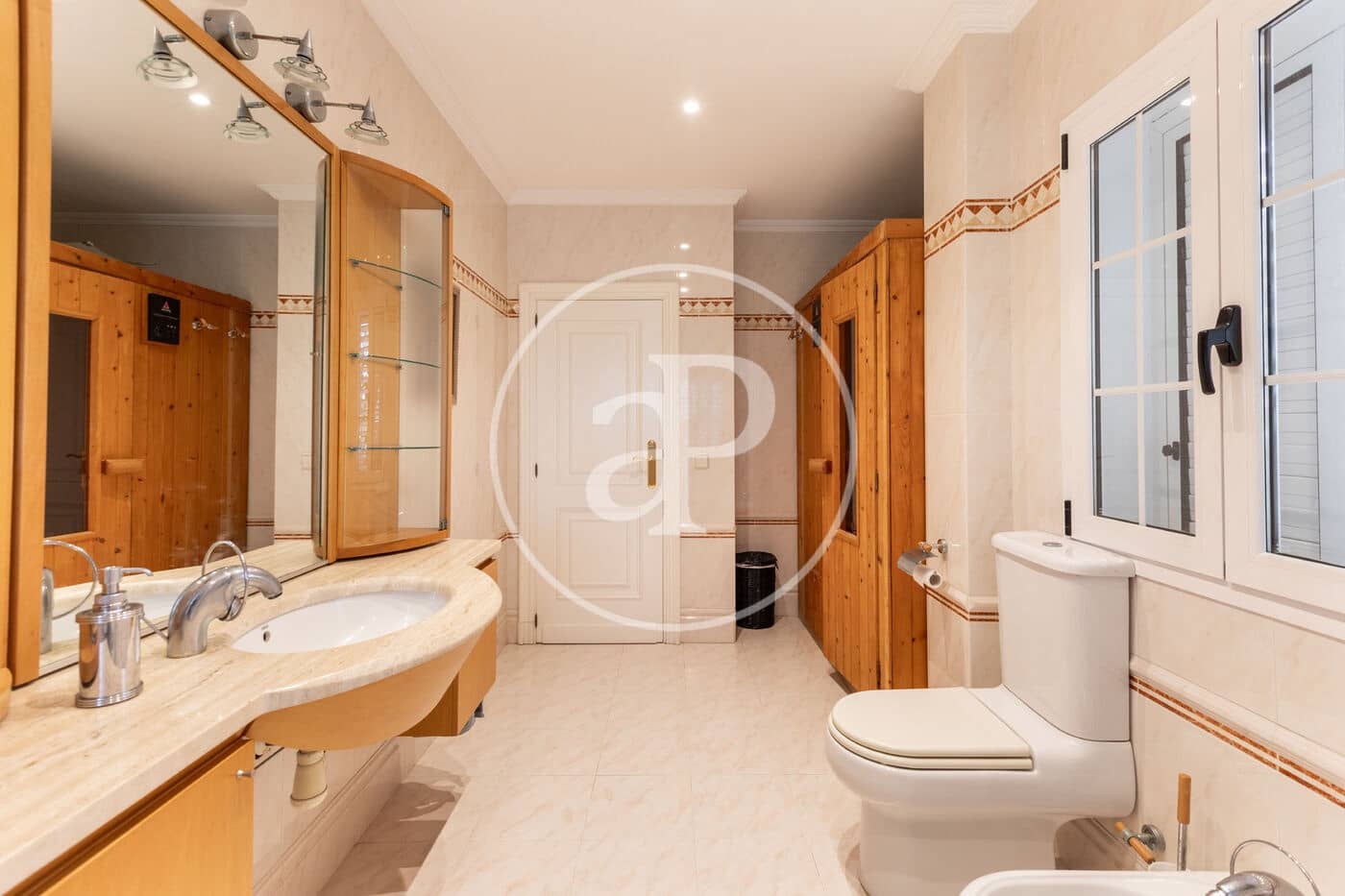 5 bedroom Villa for sale in Chiva - € 890,000 (Ref: 9118984)