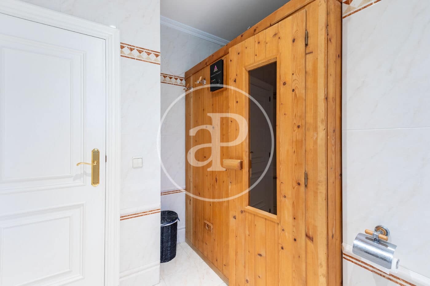 5 bedroom Villa for sale in Chiva - € 890,000 (Ref: 9118984)