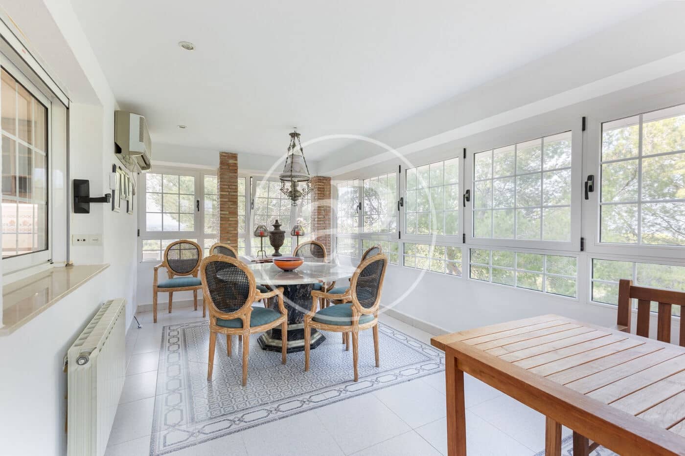 5 bedroom Villa for sale in Chiva - € 890,000 (Ref: 9118984)