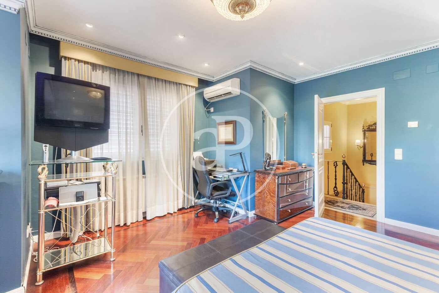 5 bedroom Villa for sale in Chiva - € 890,000 (Ref: 9118984)