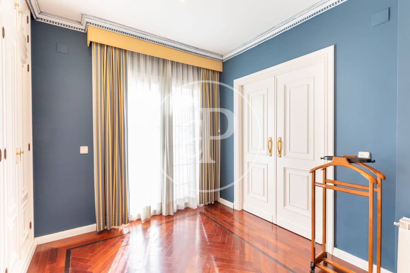 5 bedroom Villa for sale in Chiva - € 890,000 (Ref: 9118984)