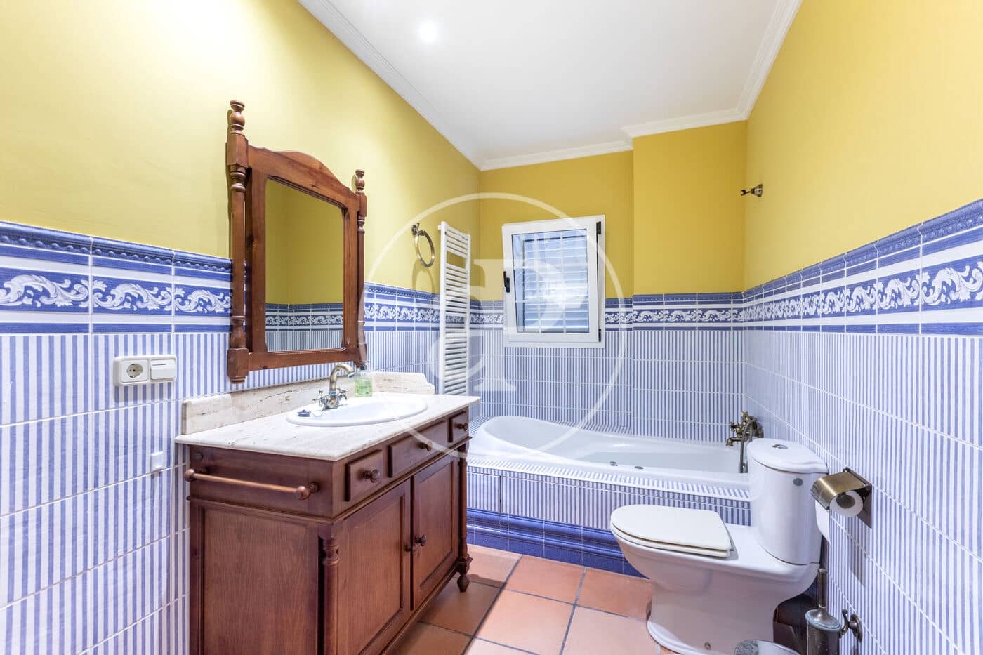 5 bedroom Villa for sale in Chiva - € 890,000 (Ref: 9118984)