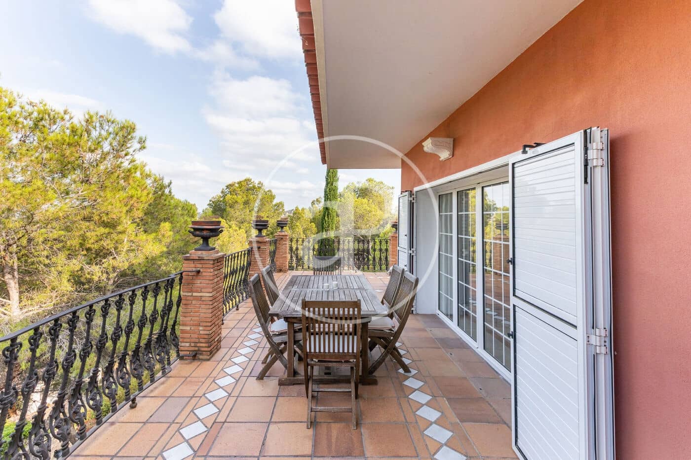 5 bedroom Villa for sale in Chiva - € 890,000 (Ref: 9118984)