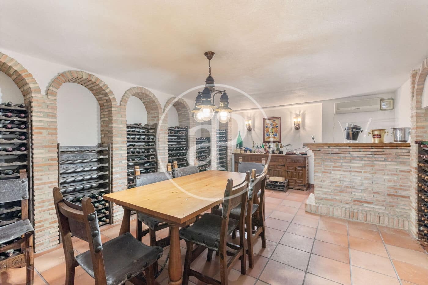 5 bedroom Villa for sale in Chiva - € 890,000 (Ref: 9118984)