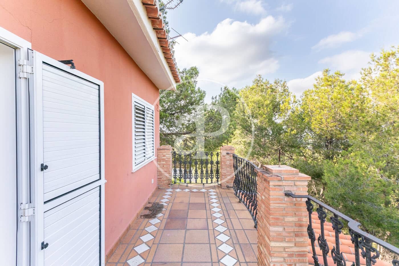 5 bedroom Villa for sale in Chiva - € 890,000 (Ref: 9118984)