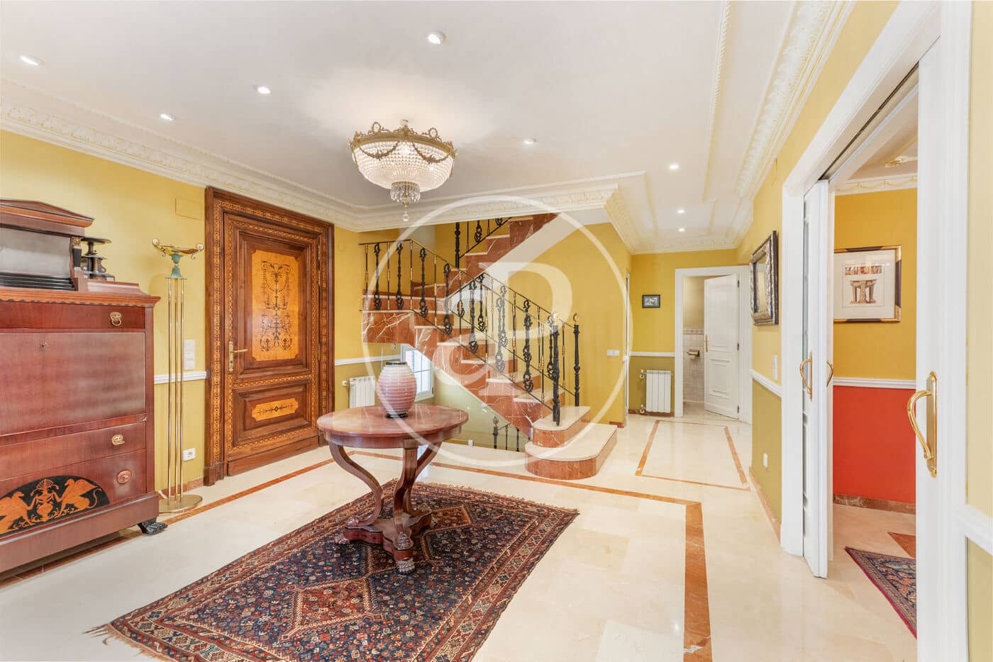 5 bedroom Villa for sale in Chiva - € 890,000 (Ref: 9118984)