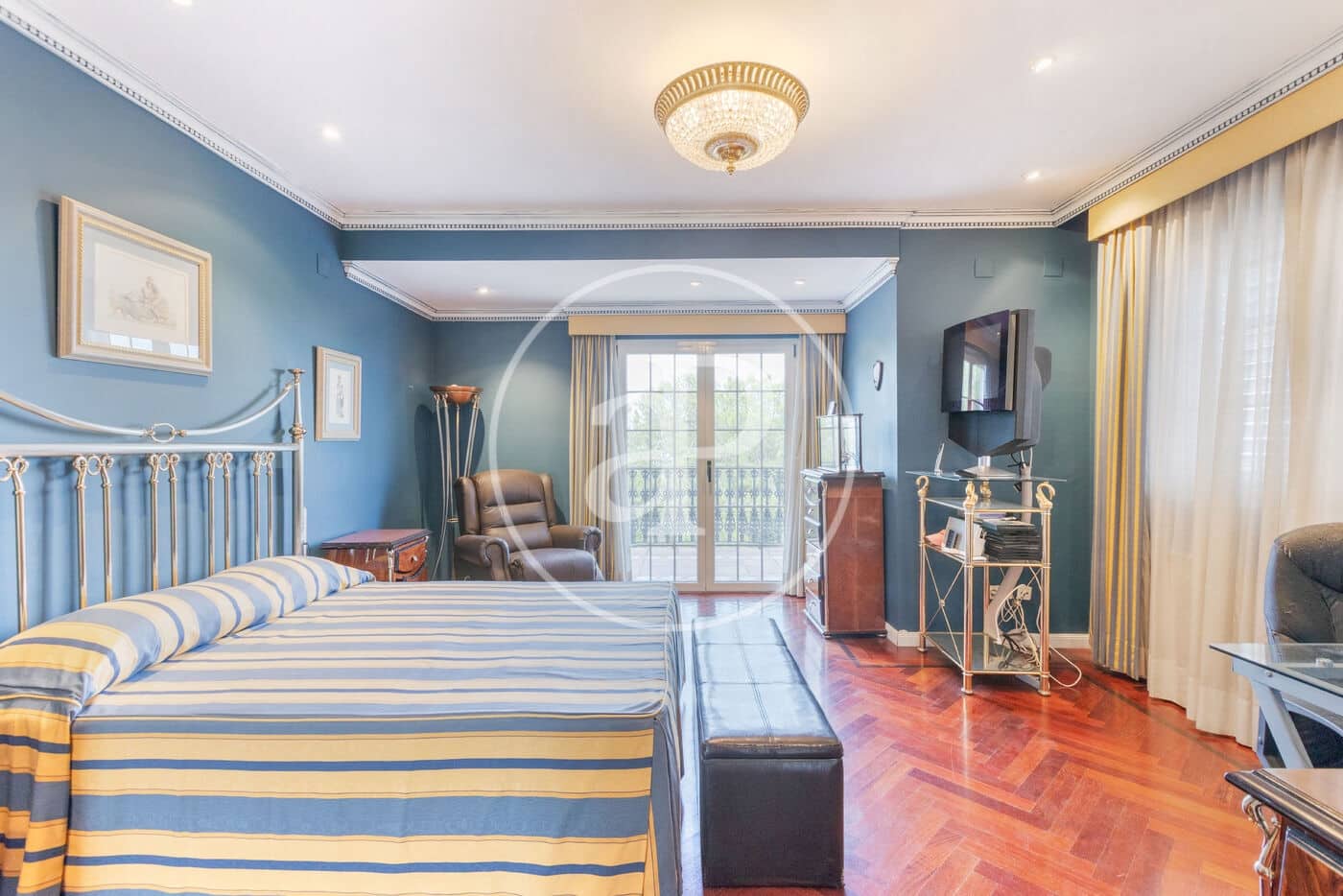 5 bedroom Villa for sale in Chiva - € 890,000 (Ref: 9118984)