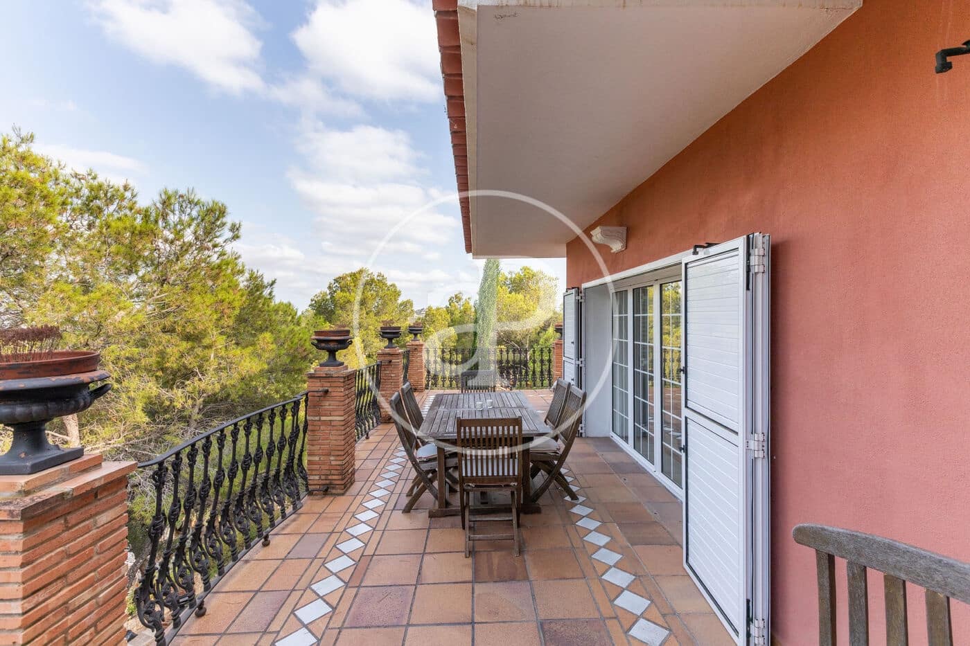 5 bedroom Villa for sale in Chiva - € 890,000 (Ref: 9118984)