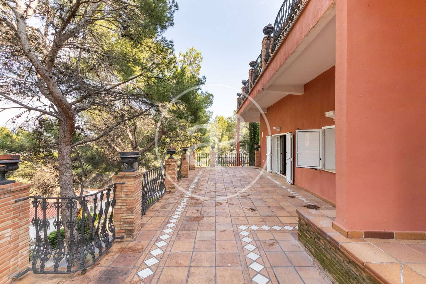 5 bedroom Villa for sale in Chiva - € 890,000 (Ref: 9118984)