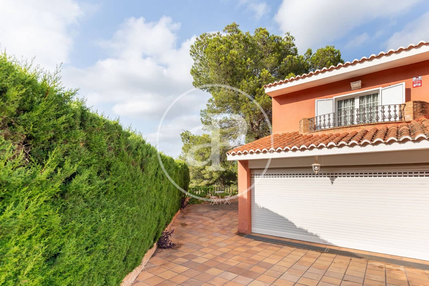 5 bedroom Villa for sale in Chiva - € 890,000 (Ref: 9118984)