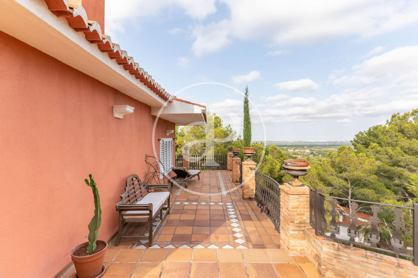 5 bedroom Villa for sale in Chiva - € 890,000 (Ref: 9118984)