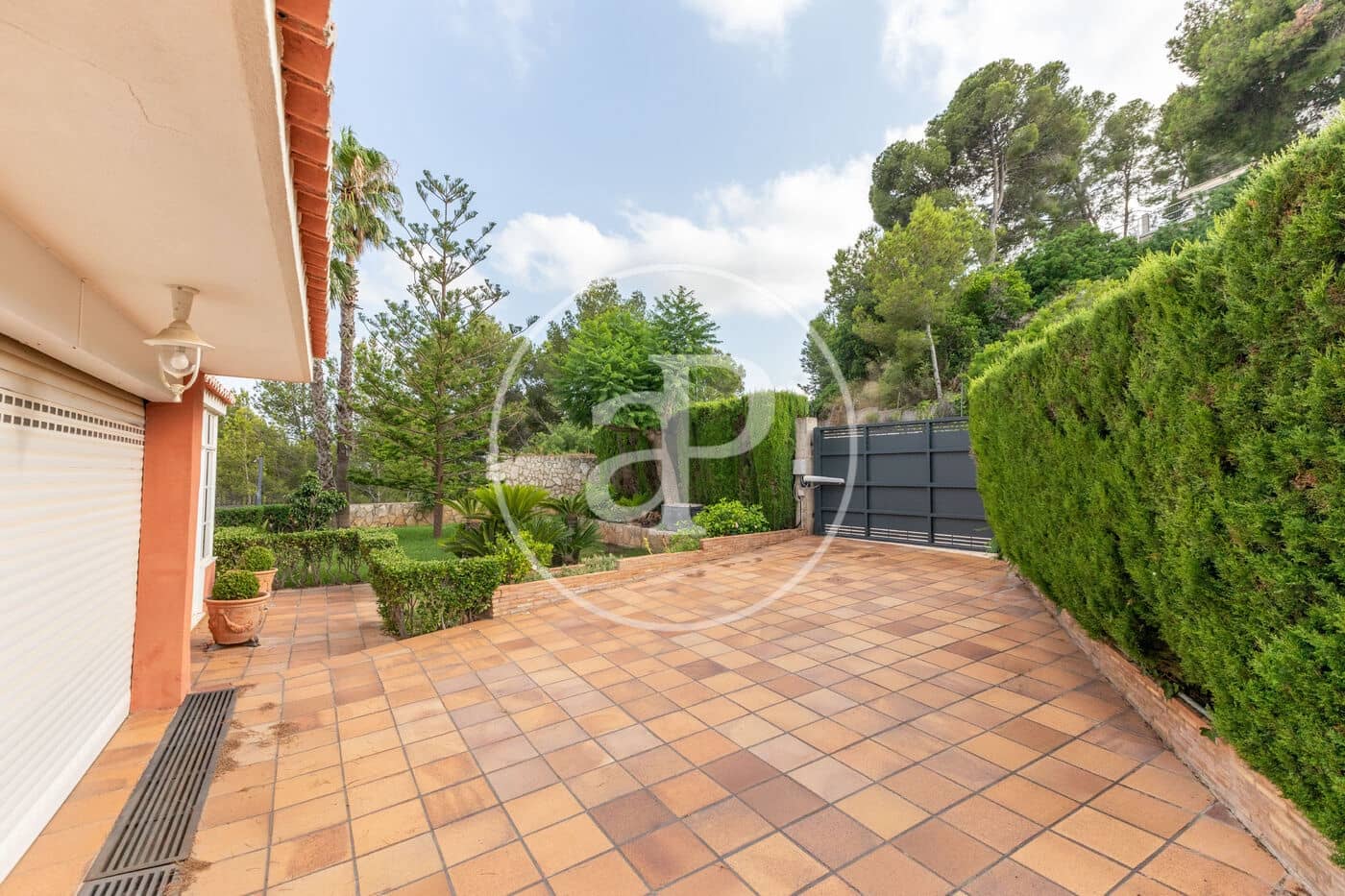 5 bedroom Villa for sale in Chiva - € 890,000 (Ref: 9118984)