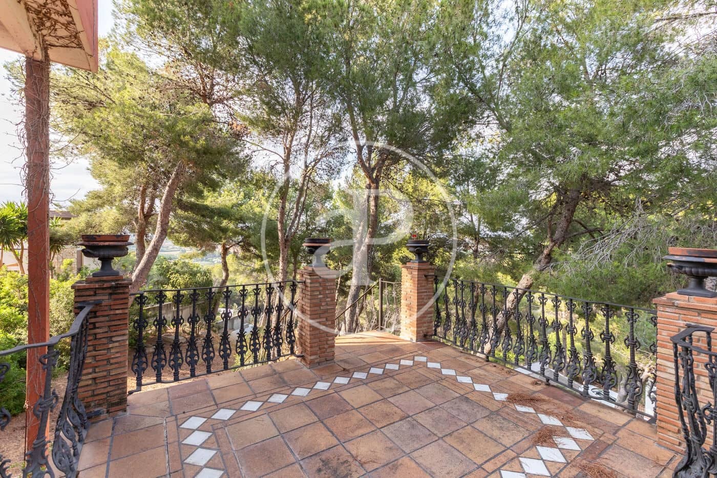 5 bedroom Villa for sale in Chiva - € 890,000 (Ref: 9118984)