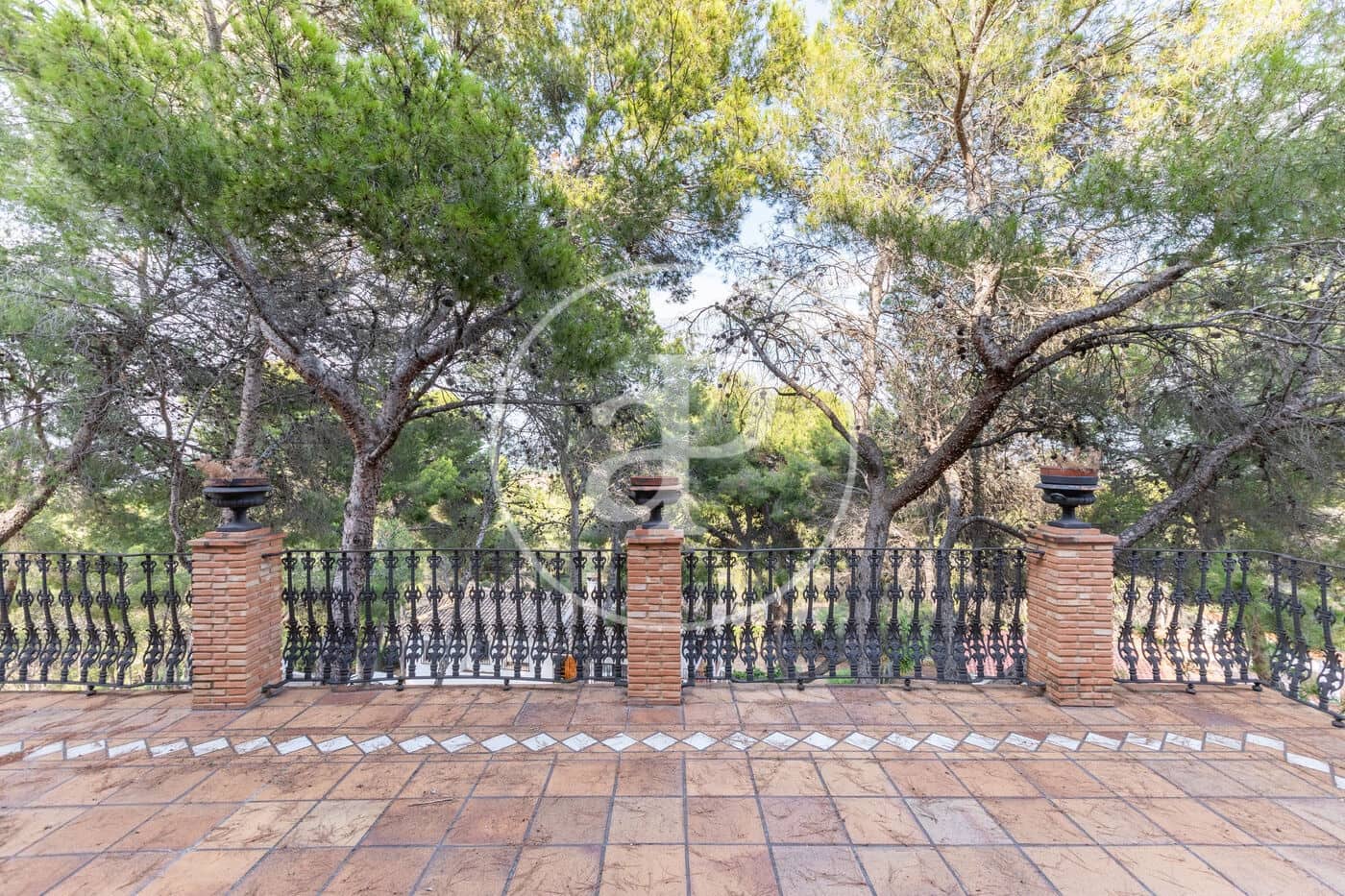 5 bedroom Villa for sale in Chiva - € 890,000 (Ref: 9118984)