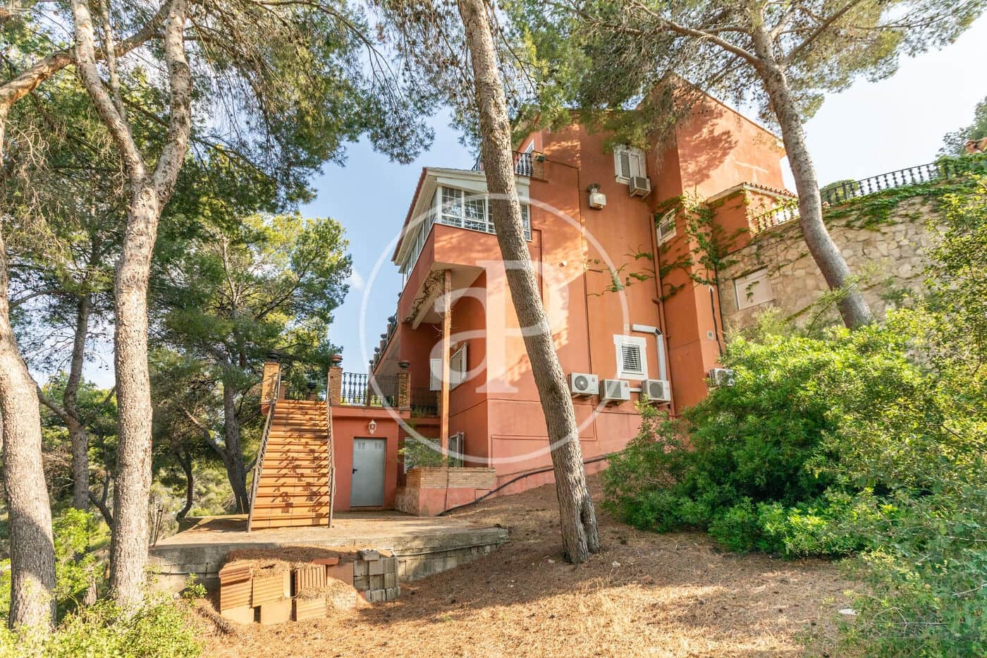 5 bedroom Villa for sale in Chiva - € 890,000 (Ref: 9118984)