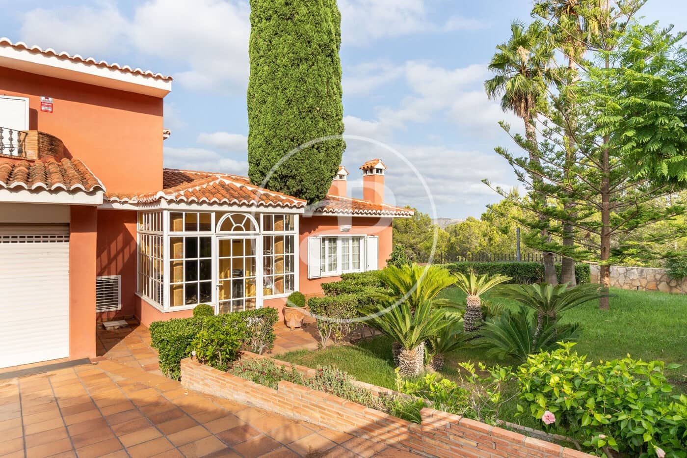 5 bedroom Villa for sale in Chiva - € 890,000 (Ref: 9118984)